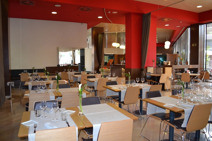 Imagen del bar/restaurante del Hotel Sb Icaria. Foto 5