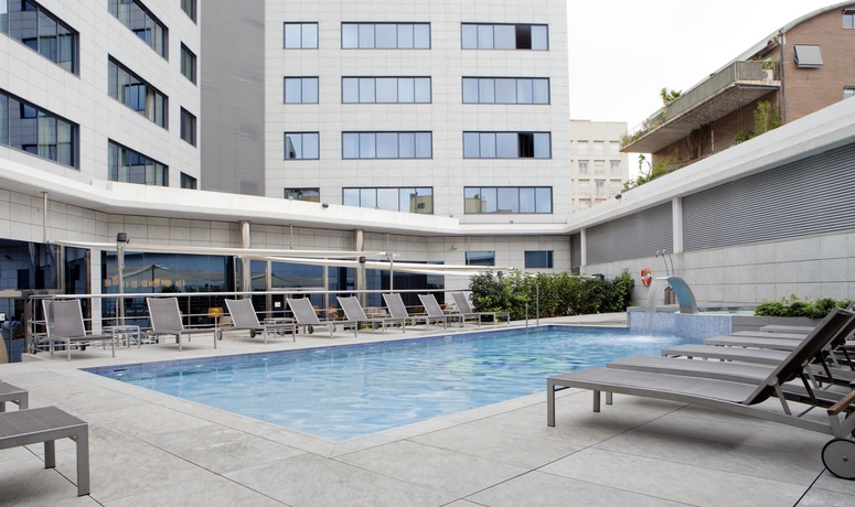 Imagen de la piscina del Hotel Sb Icaria. Foto 15