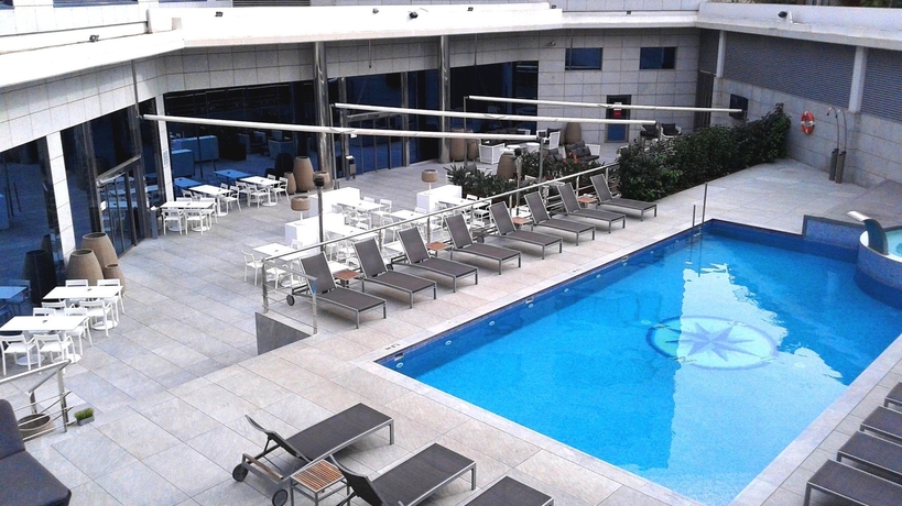 Imagen de la piscina del Hotel Sb Icaria. Foto 16