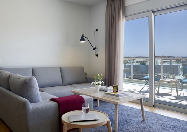 Imagen de los interiores del Hotel Scale Suites. Foto 13