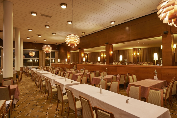 Imagen del bar/restaurante del Hotel Scandic Aulanko. Foto 1
