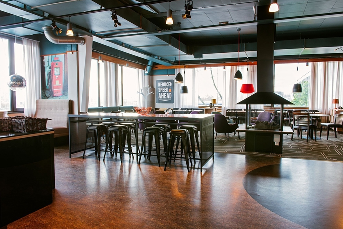 Imagen del bar/restaurante del Hotel Scandic Backadal. Foto 2