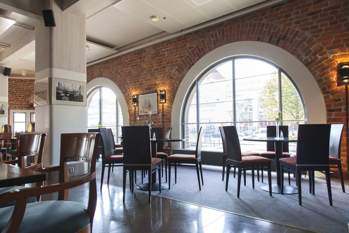 Imagen del bar/restaurante del Hotel Scandic Grand Marina. Foto 2