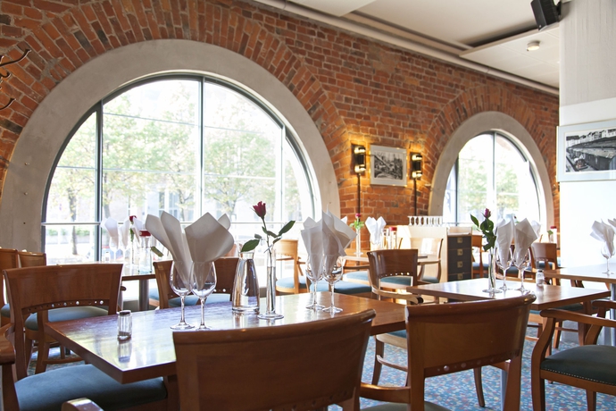 Imagen del bar/restaurante del Hotel Scandic Grand Marina. Foto 3