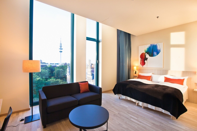 Imagen de la habitación del Hotel Scandic Hamburg Emporio. Foto 7