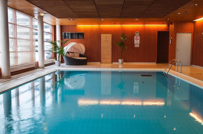 Imagen de la piscina del Hotel Scandic Helsinki Aviacongress. Foto 14