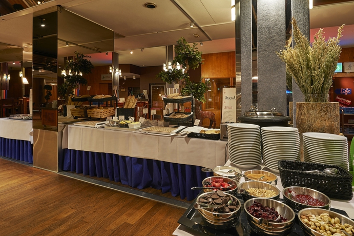 Imagen del bar/restaurante del Hotel Scandic Pohjanhovi. Foto 2