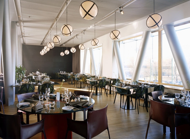 Imagen del bar/restaurante del Hotel Scandic Talk. Foto 2