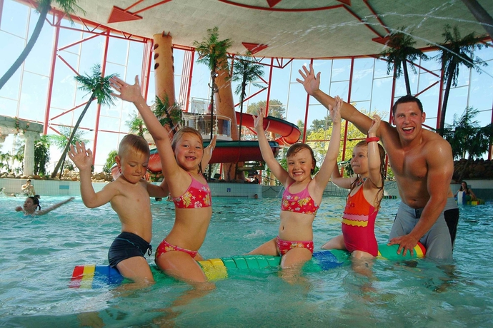 Imagen de la piscina del Hotel Scandic Waskia. Foto 16