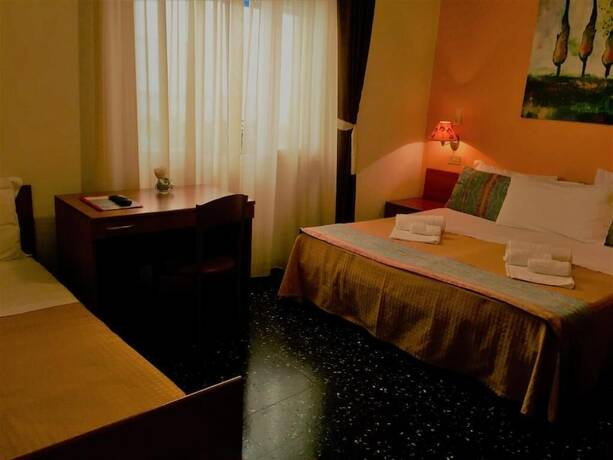 Imagen de la habitación del Hotel Scandinavia, Massa. Foto 10
