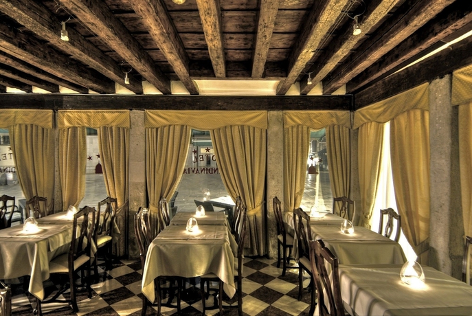 Imagen del bar/restaurante del Hotel Scandinavia - Relais. Foto 10