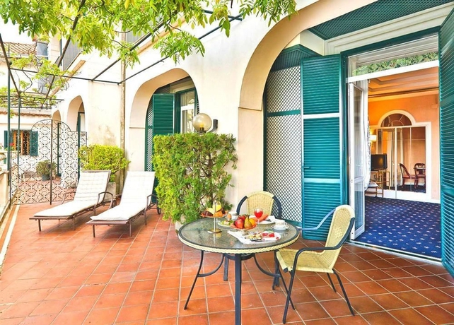 Imagen de los exteriores del Hotel Scapolatiello. Foto 11