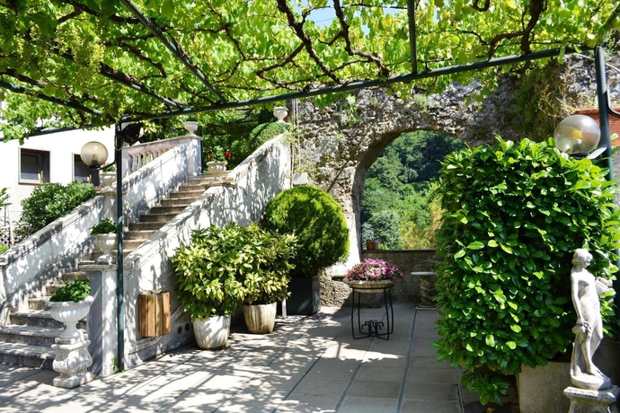 Imagen de los exteriores del Hotel Scapolatiello. Foto 13