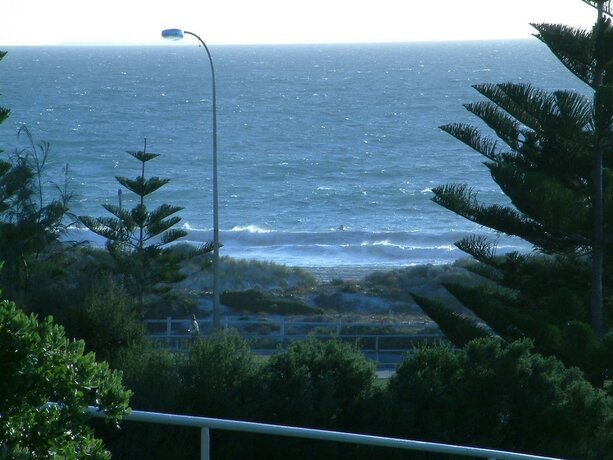 Imagen general del Hotel Scarborough and Absolutely Beachfront. Foto 3