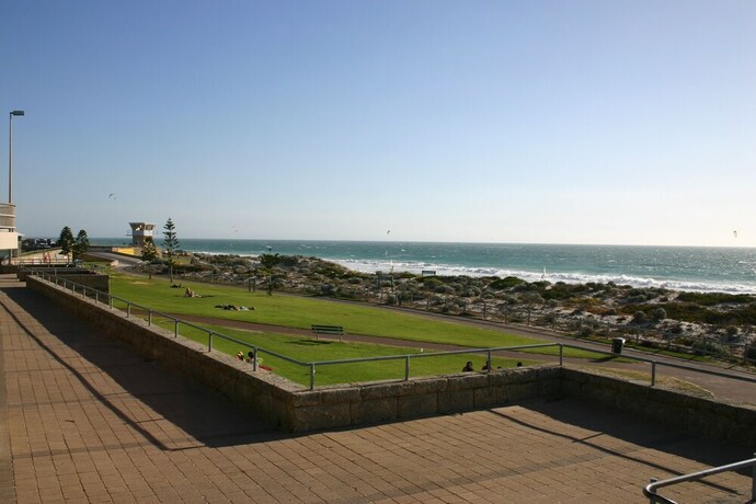 Imagen general del Hotel Scarborough and Absolutely Beachfront. Foto 14