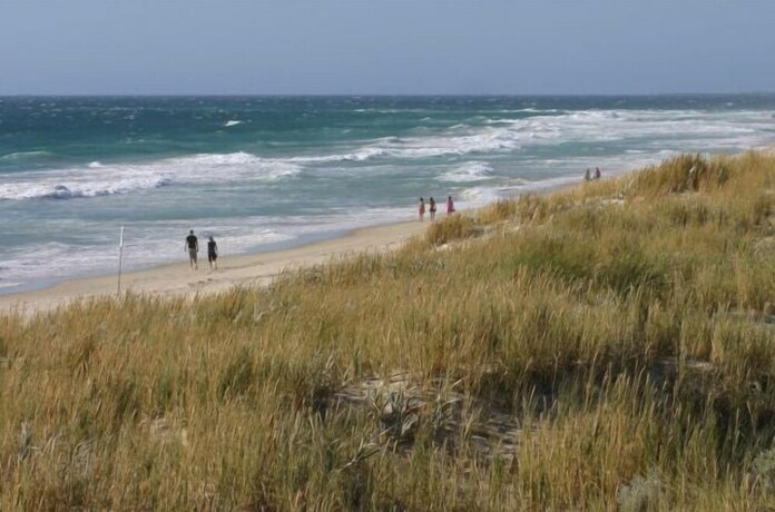 Imagen de los exteriores del Hotel Scarborough and Absolutely Beachfront. Foto 22
