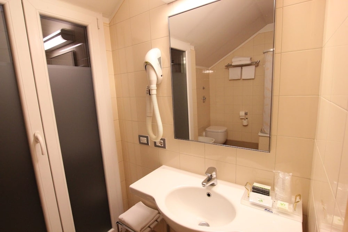 Imagen de la habitación del Hotel Scarlatti Hotel Milano. Foto 15