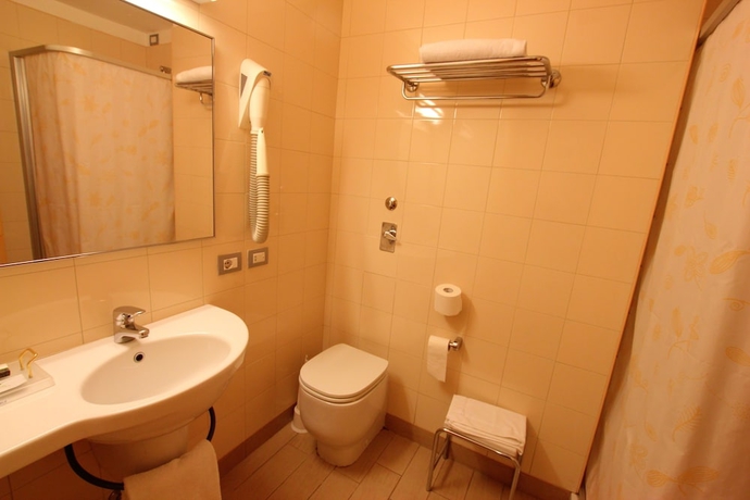 Imagen de la habitación del Hotel Scarlatti Hotel Milano. Foto 17