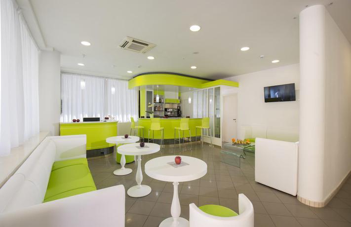 Imagen del bar/restaurante del Hotel Scarlet. Foto 3