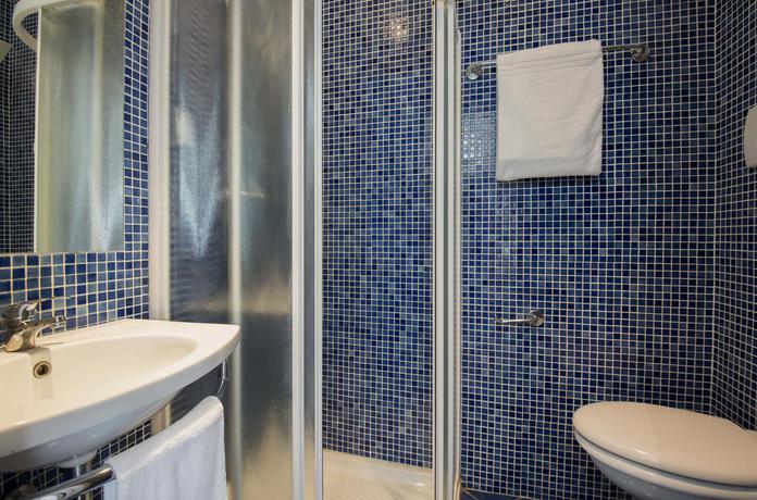 Imagen de la habitación del Hotel Scarlet. Foto 5