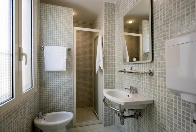 Imagen de la habitación del Hotel Scarlet. Foto 7