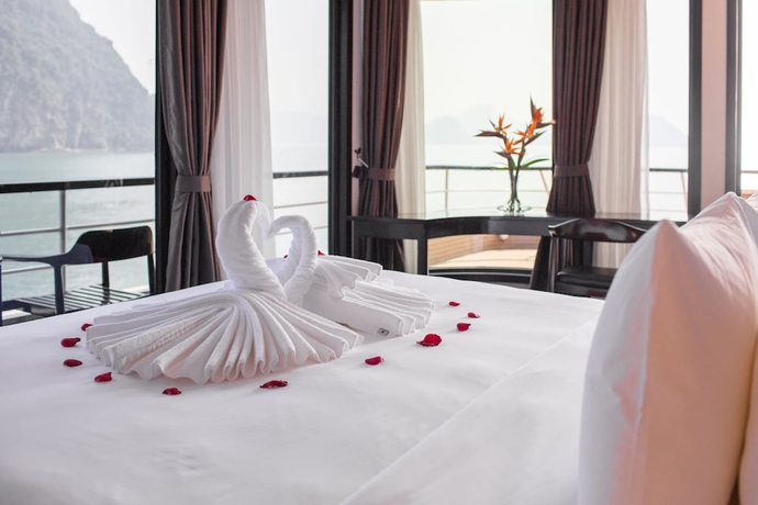 Imagen de la habitación del Hotel Scarlet Pearl Cruises. Foto 11