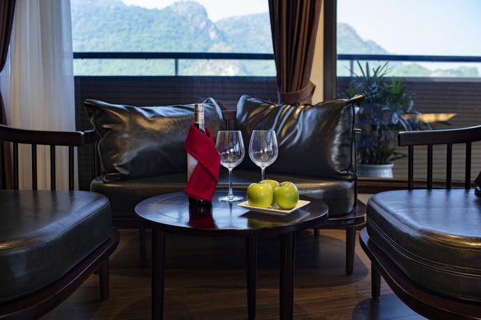 Imagen de la habitación del Hotel Scarlet Pearl Cruises. Foto 15