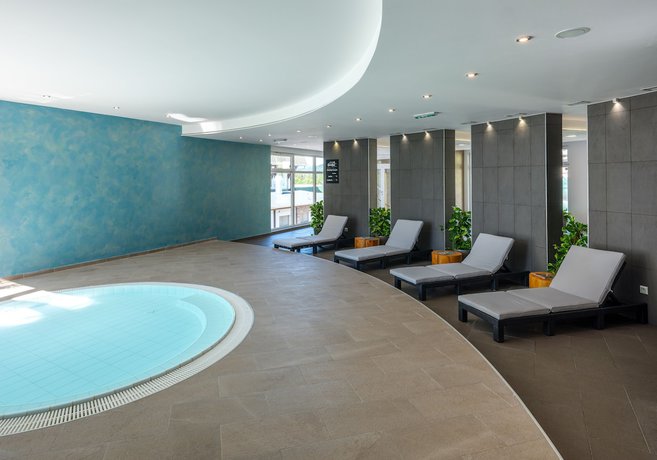 Imagen de la piscina del Hotel &Scaron;port Donovaly. Foto 16