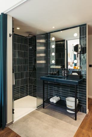 Imagen de la habitación del Hotel Schani UNO City. Foto 12