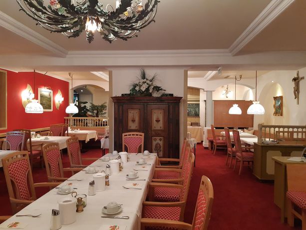 Imagen del bar/restaurante del Hotel Schedlers L&ouml;wenhotel Garni. Foto 7
