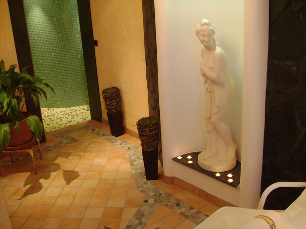Imagen de la piscina del Hotel Schedlers L&ouml;wenhotel Garni. Foto 16