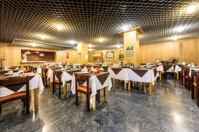 Imagen del bar/restaurante del Hotel Schenatti. Foto 7