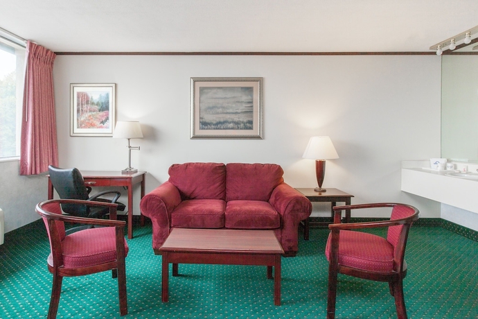 Imagen de la habitación del Hotel Schenectady Inn and Suites. Foto 14