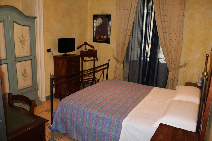 Imagen de la habitación del Hotel Schilizzi. Foto 5