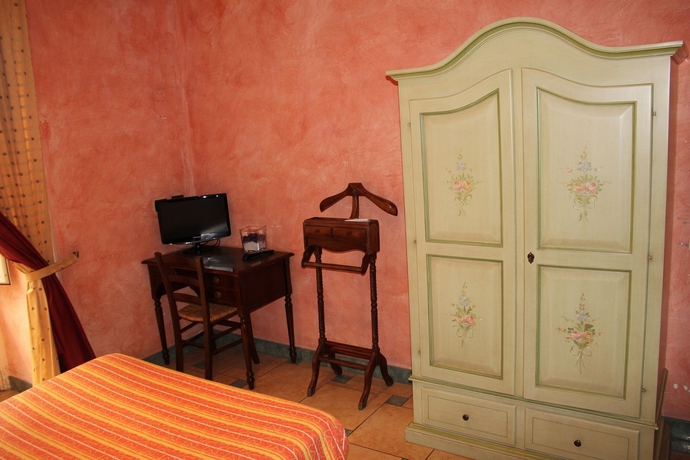 Imagen de la habitación del Hotel Schilizzi. Foto 8