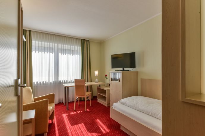 Imagen de la habitación del Hotel Schiller, Olching. Foto 14