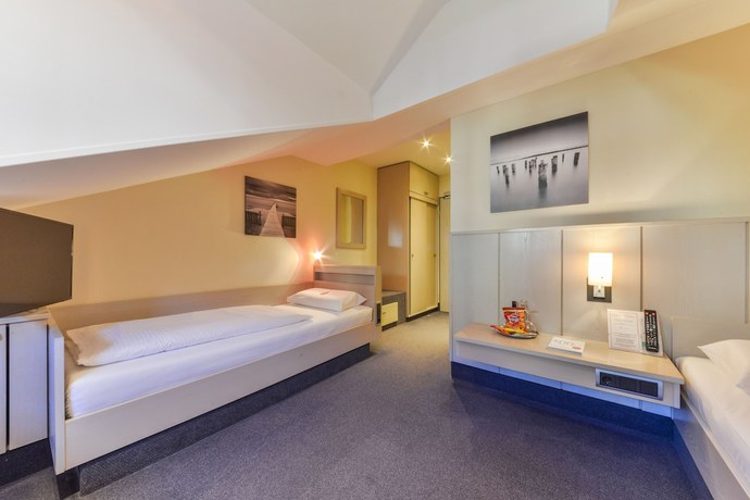 Imagen de la habitación del Hotel Schiller, Olching. Foto 16