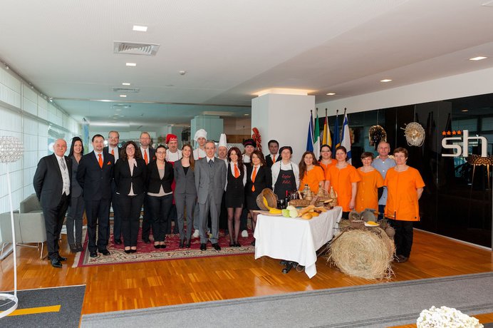 Imagen de los interiores del Hotel Schio. Foto 17