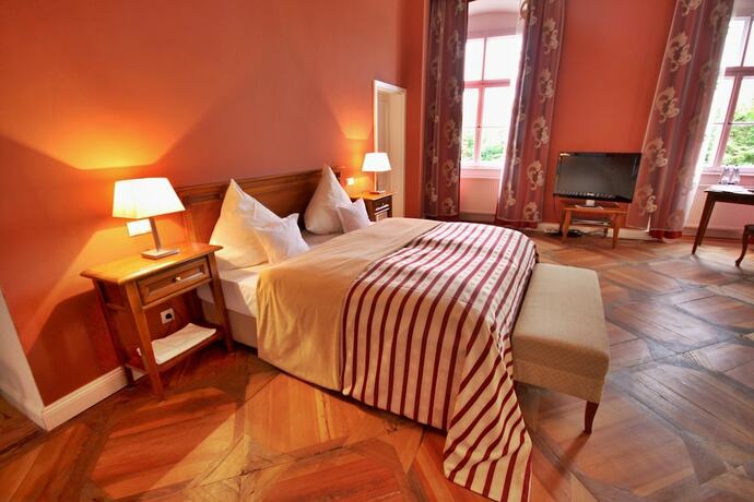 Imagen de la habitación del Hotel Schloss Burgellern. Foto 14
