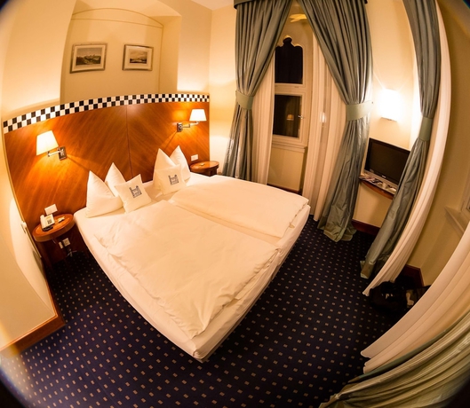 Imagen de la habitación del Hotel Schloss Eckberg. Foto 9