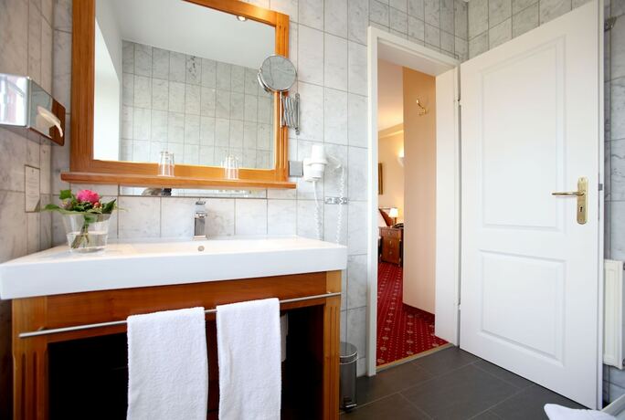 Imagen de la habitación del Hotel Schloss Edesheim. Foto 18