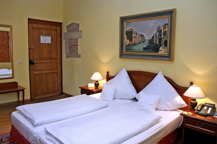 Imagen de la habitación del Hotel Schloss Edesheim. Foto 20