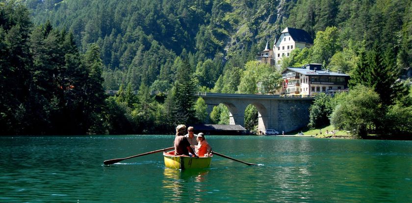 Imagen del bar/restaurante del Hotel Schloss Fernsteinsee. Foto 9