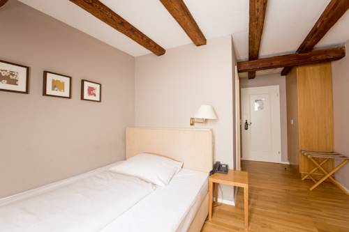 Imagen de la habitación del Hotel Schloss Heinsheim. Foto 9