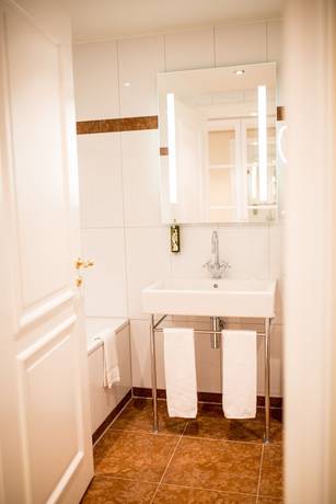 Imagen de la habitación del Hotel Schloss Leitheim. Foto 2