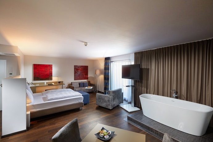 Imagen de la habitación del Hotel Schloss Reinach. Foto 6