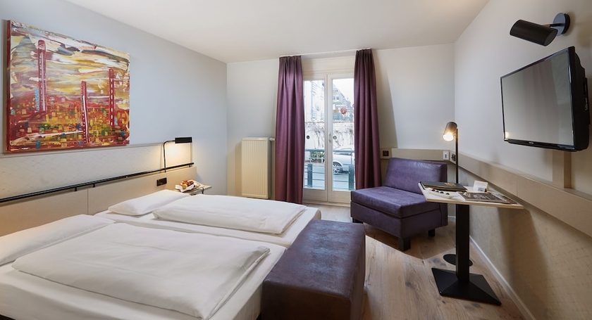 Imagen de la habitación del Hotel Schloss Reinach. Foto 9