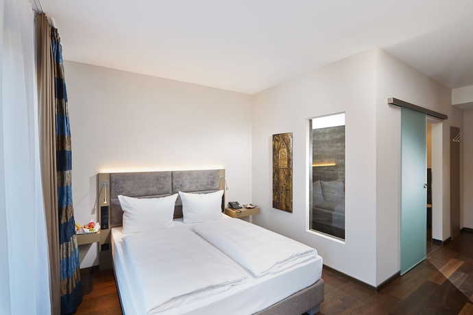 Imagen de la habitación del Hotel Schloss Reinach. Foto 12