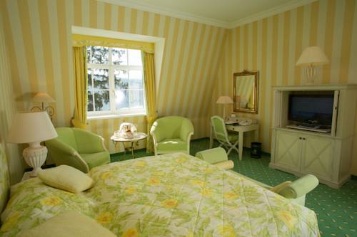 Imagen de la habitación del Hotel Schloss Seefels. Foto 10