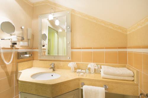 Imagen de la habitación del Hotel Schloss Seefels. Foto 11